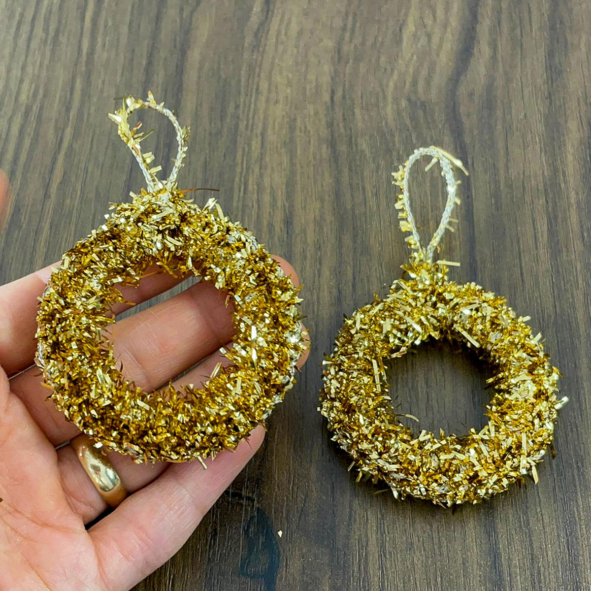 Gold Tinsel Wreath Crochet Pattern PDF - DIY Festive Ornament PDF - Hand Trendy