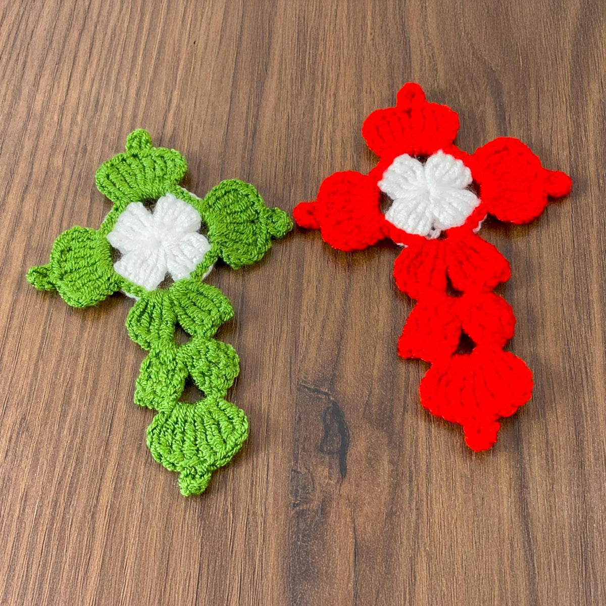 Crochet Cross with Heart Motifs PDF Pattern - Handmade Religious Decor Design - Hand Trendy