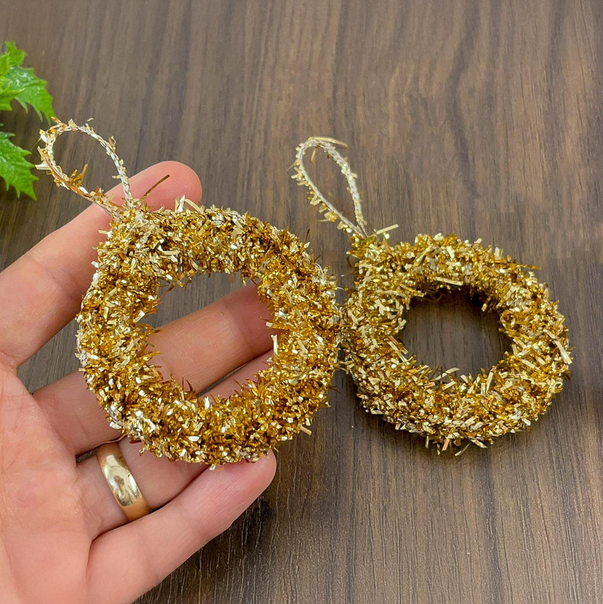 Gold Tinsel Wreath Crochet Pattern PDF - DIY Festive Ornament PDF - Hand Trendy