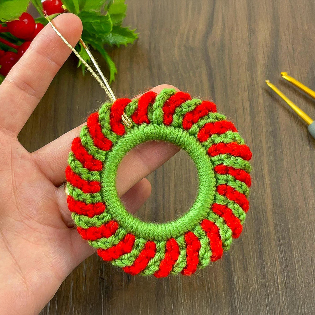 Crochet Holiday Wreath PDF Pattern - DIY Red Green Christmas Ornament PDF - Hand Trendy