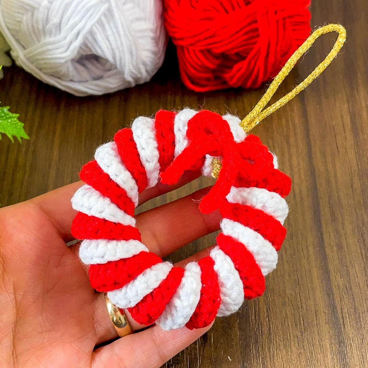 Candy Cane Crochet Wreath Pattern | PDF Tutorial | Christmas Ornament PDF - Hand Trendy