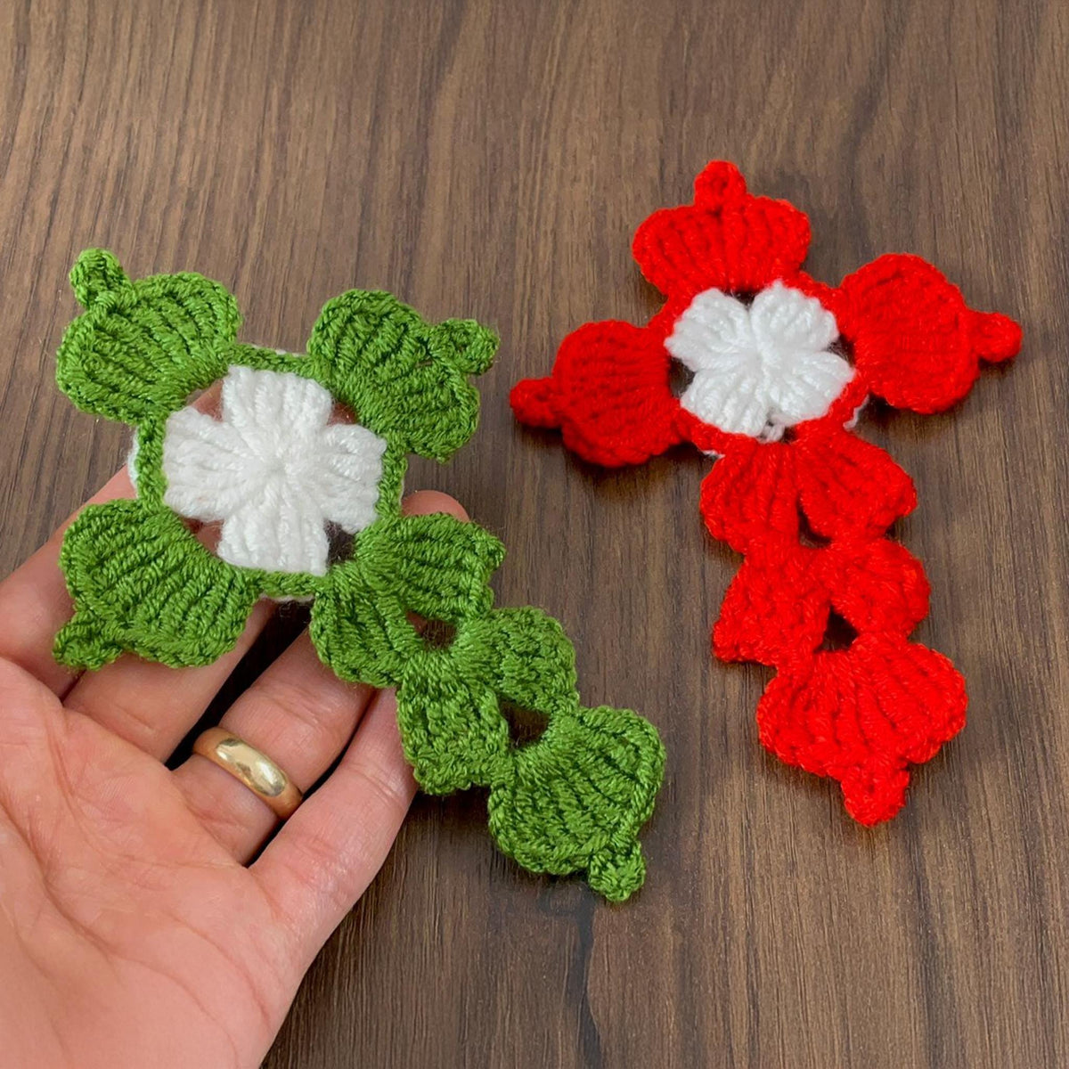 Crochet Cross with Heart Motifs PDF Pattern - Handmade Religious Decor Design - Hand Trendy
