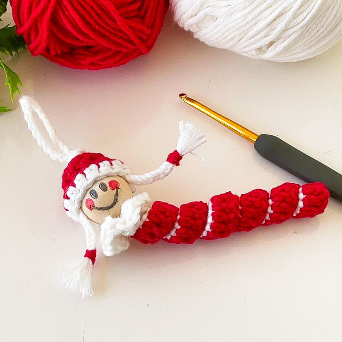 Crochet Santa Caterpillar Pattern - Festive DIY - Adorable Christmas DIY Ornament Gift for Beginners - Hand Trendy