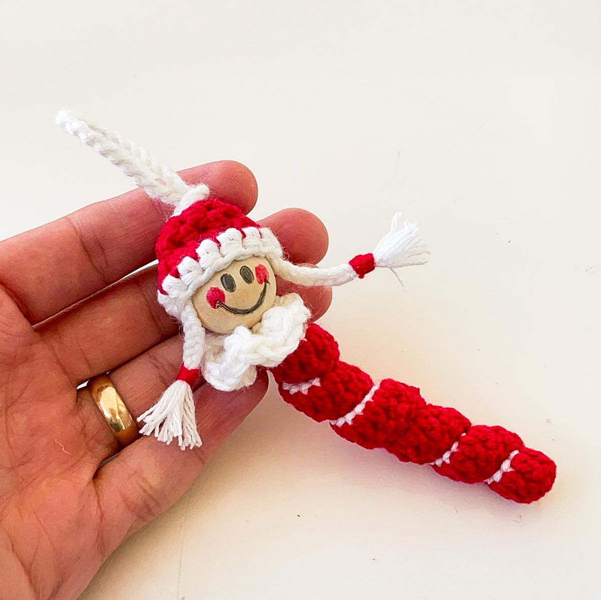 Crochet Santa Caterpillar Pattern - Festive DIY - Adorable Christmas DIY Ornament Gift for Beginners - Hand Trendy