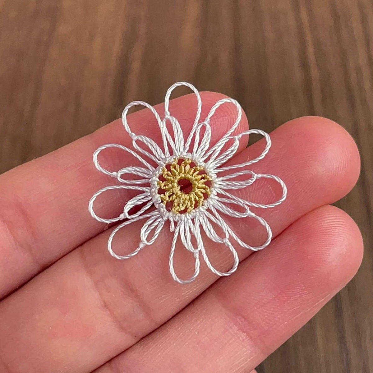 Needle Lace Daisy PDF Tutorial - Intricate Floral Design Tutorial - Hand Trendy