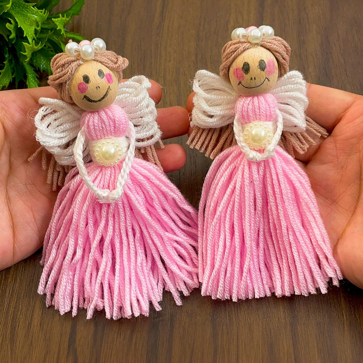 Easy Yarn Angel Pattern Tutorial - Friendly Easy Yarn Angel Pattern for Beautiful Handmade Holiday Decorations - Hand Trendy