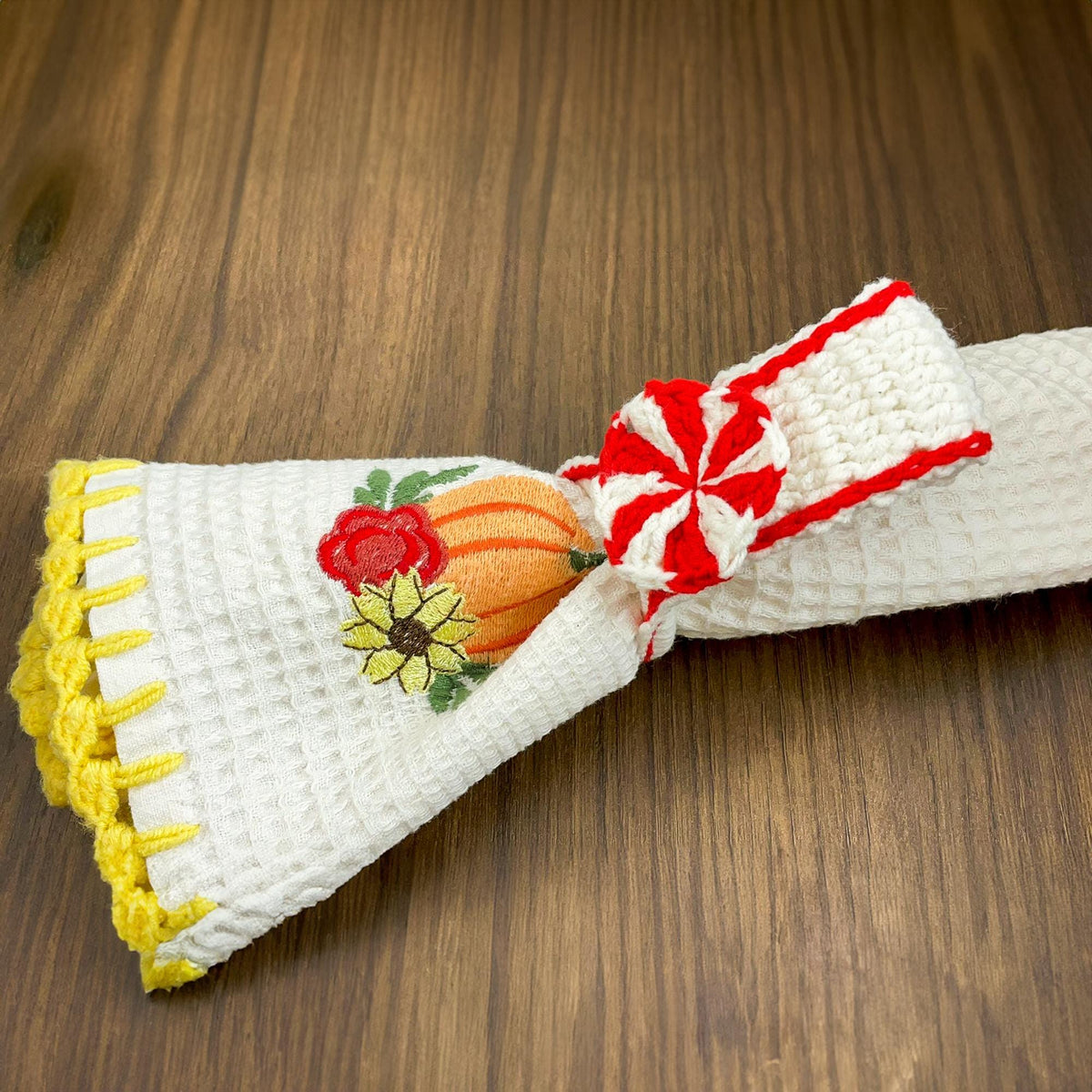 Crochet Candy Cane Towel Holder PDF Pattern - Festive Holiday Crochet Project for Beginners - Hand Trendy