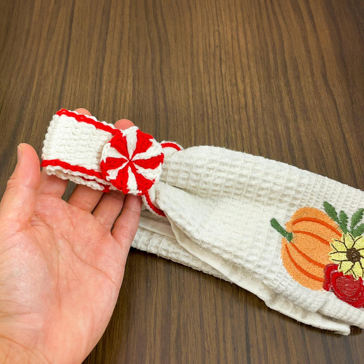 Crochet Candy Cane Towel Holder PDF Pattern - Festive Holiday Crochet Project for Beginners - Hand Trendy