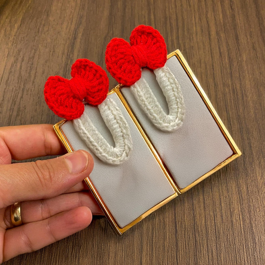 Crochet Bow Hair Clip Pattern with Scalloped Edge - Handmade Accessory - Hand Trendy