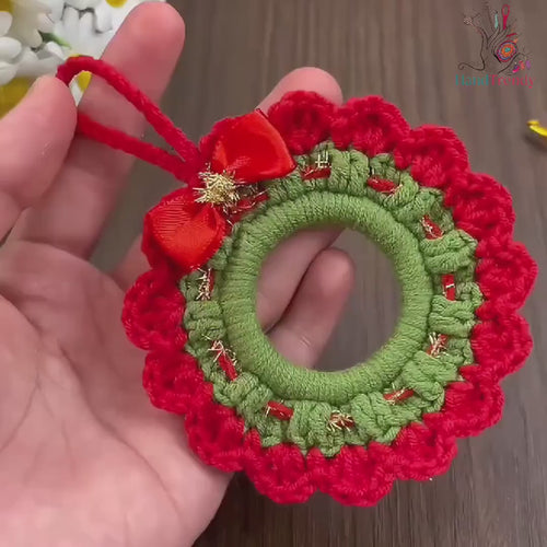 Christmas Crochet Wreath Ornament PDF Pattern – Easy DIY Holiday Decoration, Red & White Crochet Wreath with Pearls and Bow