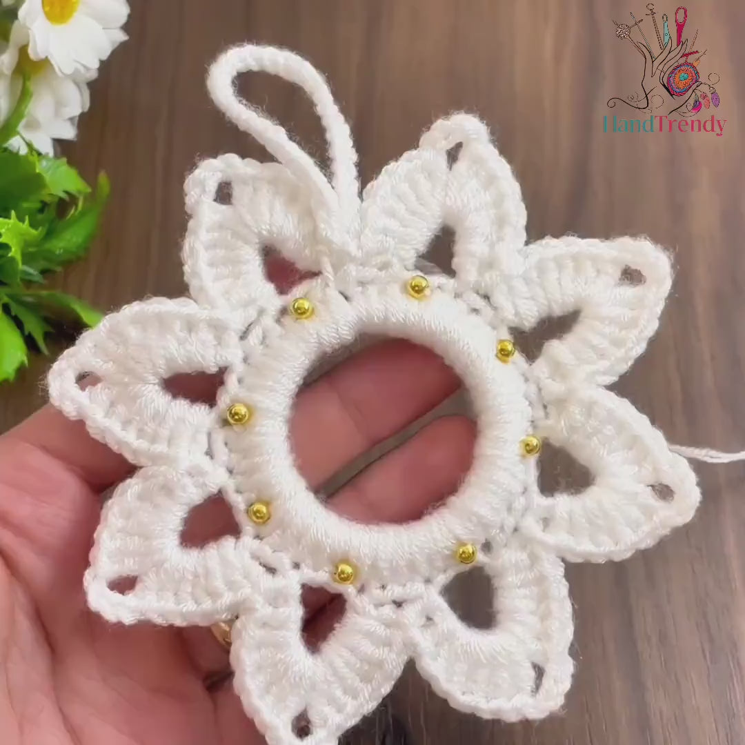 Christmas Crochet Star  and Wreath Pattern - Christmas Decoration & Holiday Ornament - Christmas Tree Decor for Beginners