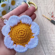 Crochet Daisy Keychain Pattern, Easy PDF Tutorial for Beginners, Create a Flower Key Holder Gift for Friends & Family