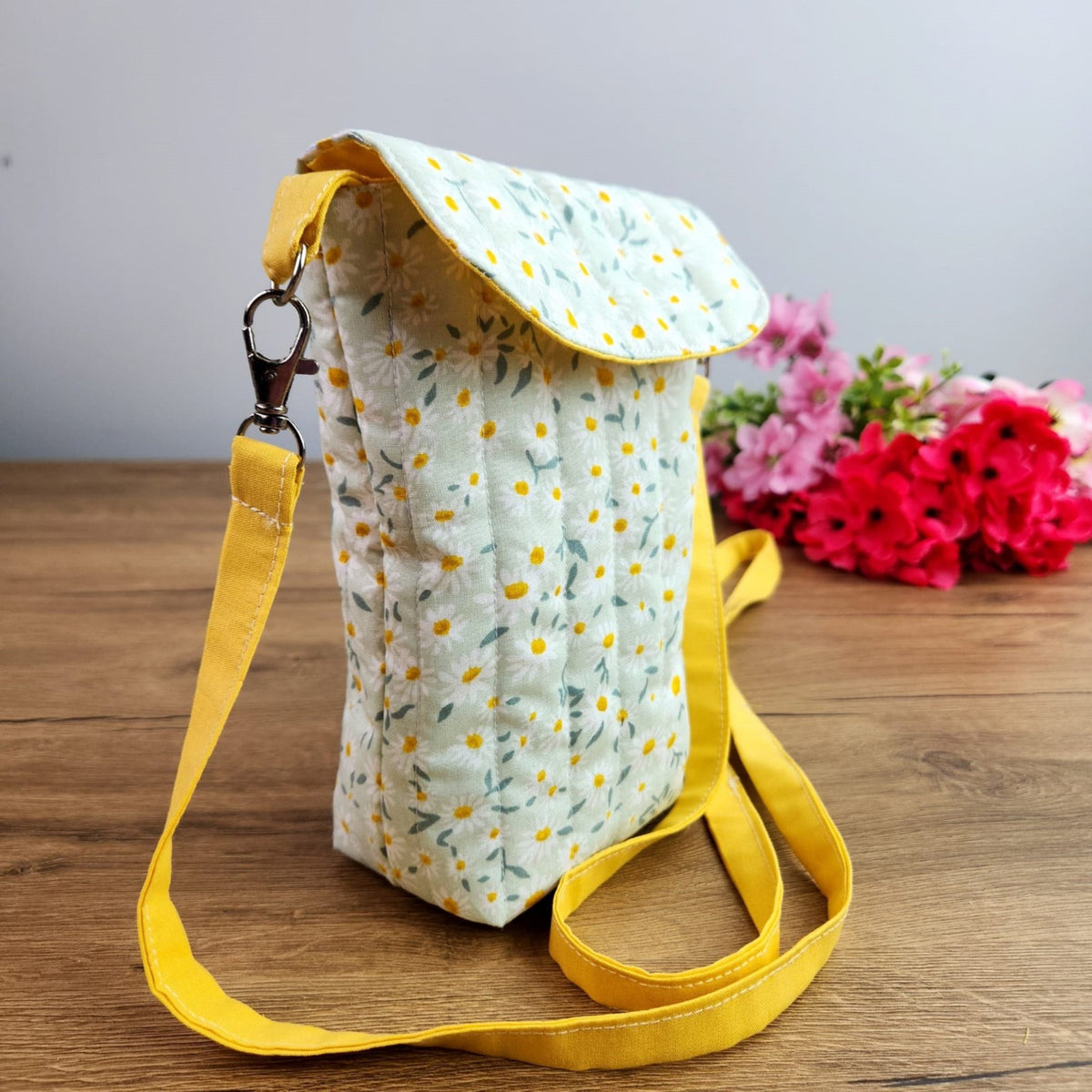 Cute Crossbody Phone Bag Sewing Pattern PDF – Easy Beginner DIY Purse with Floral Fabric - Hand Trendy